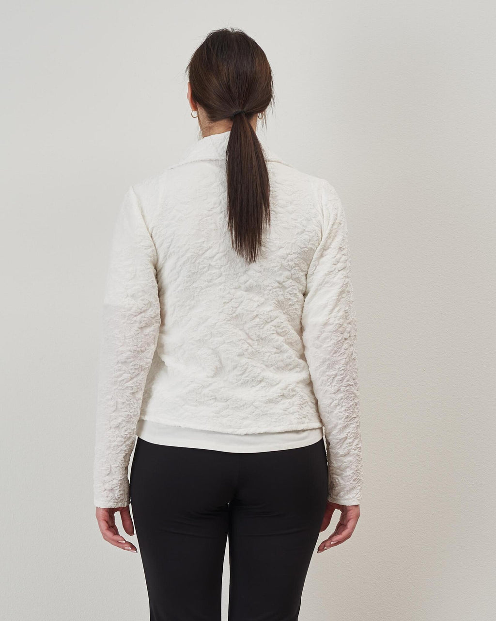 JAKNA LARA BIJELA (1)