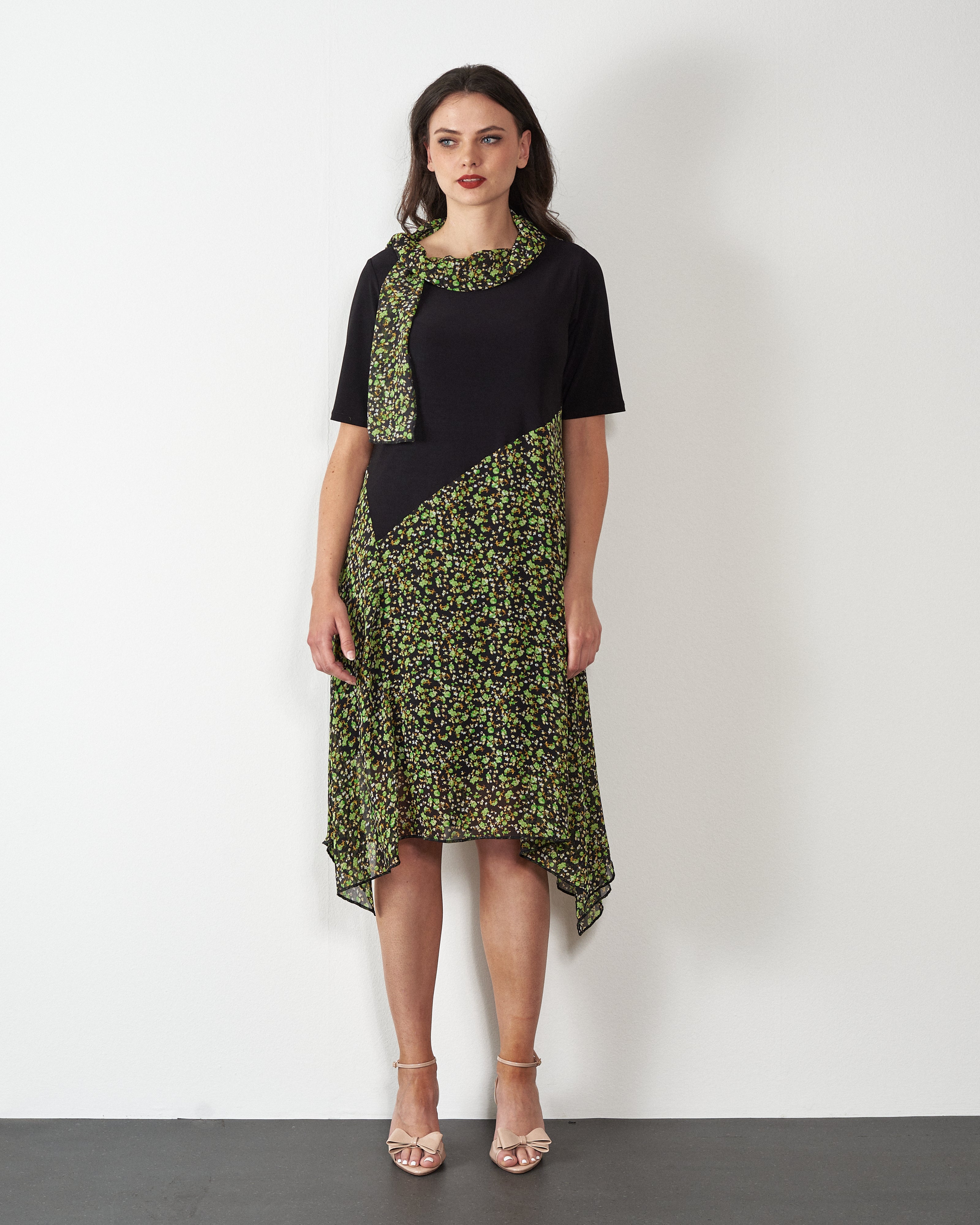 HALJINA ČARLI GREEN