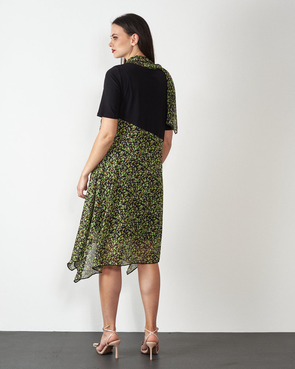 HALJINA ČARLI GREEN