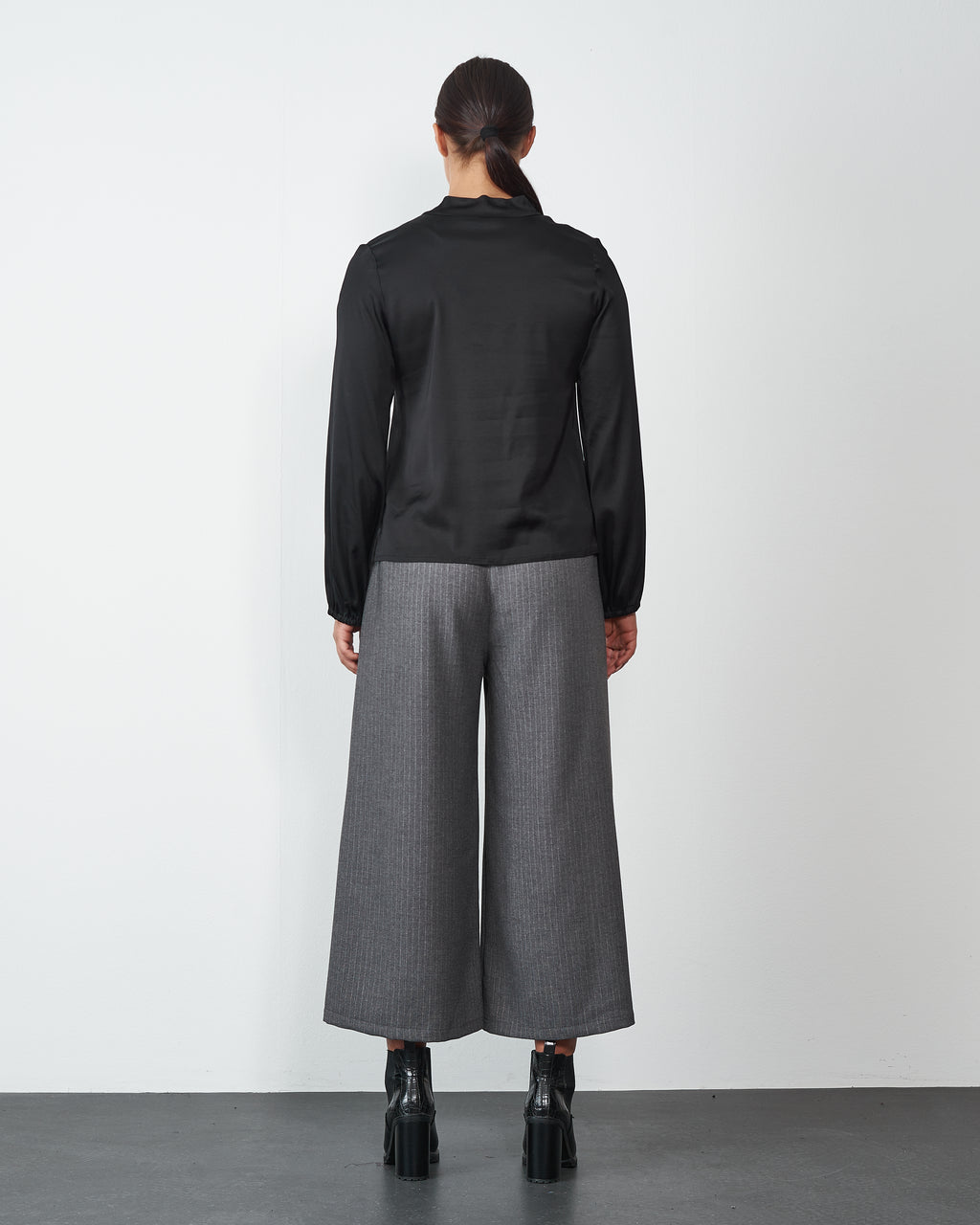 BLUZA LOLA CRNA
