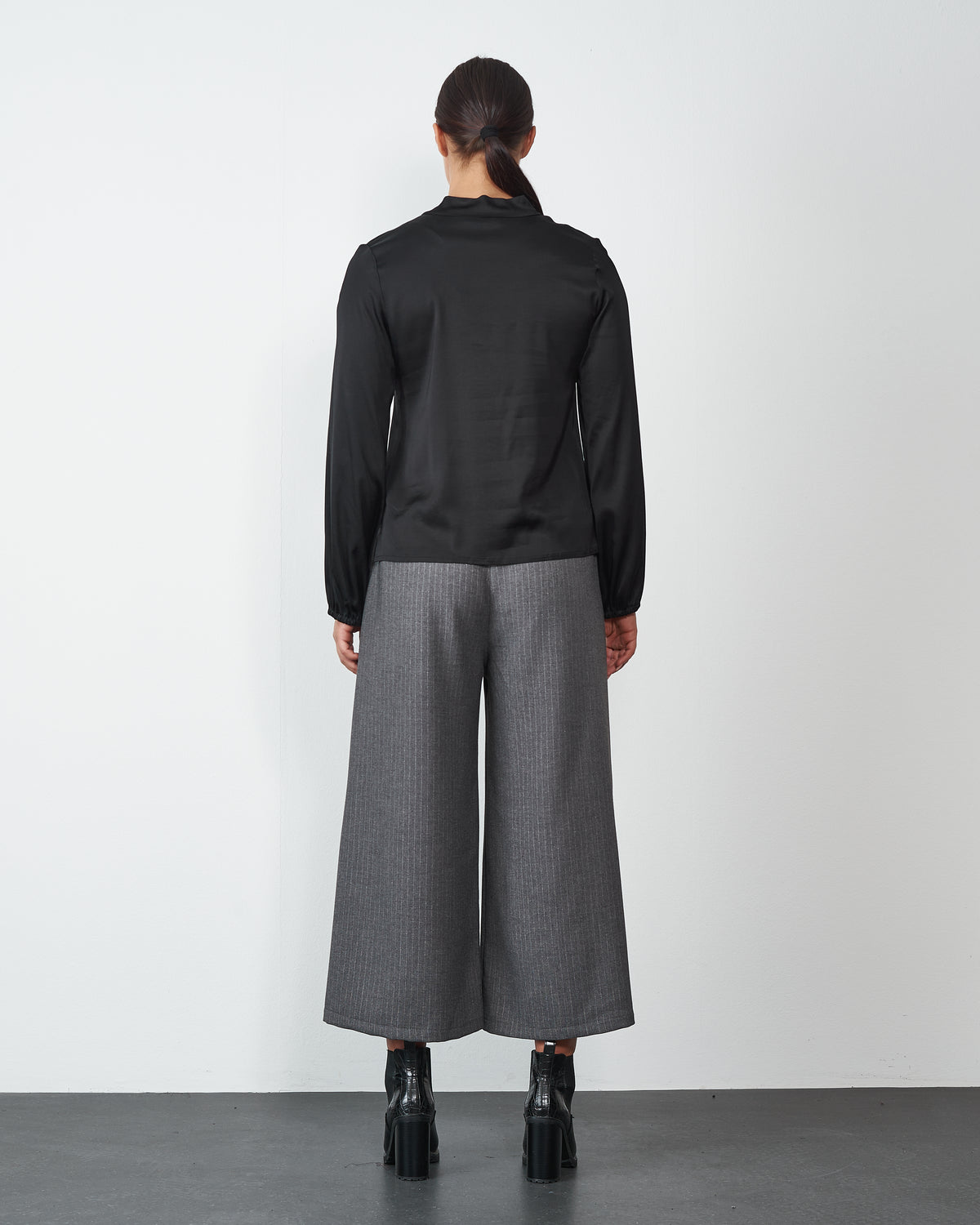 BLUZA LOLA CRNA