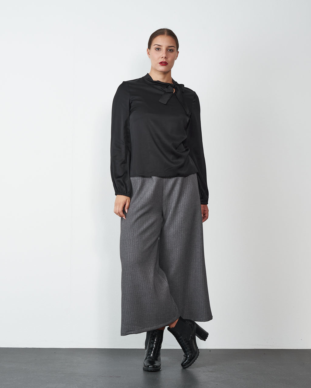 BLUZA LOLA CRNA