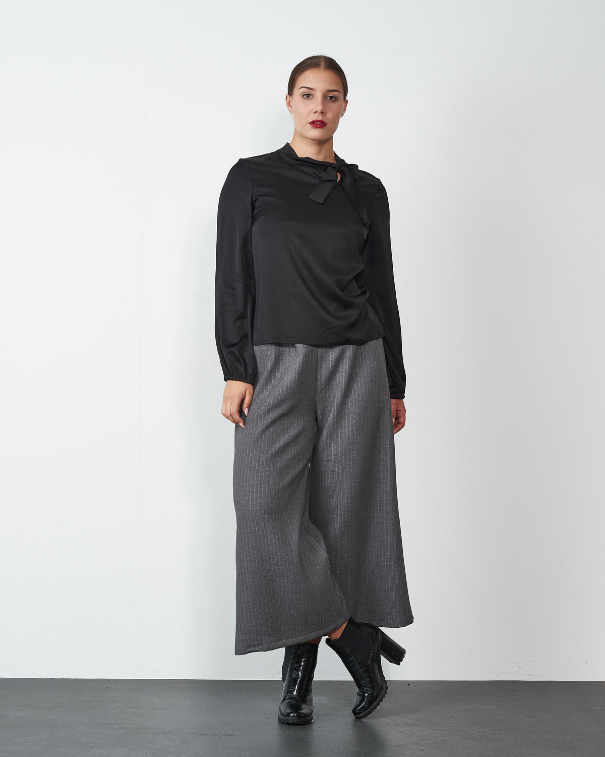 BLUZA LOLA CRNA